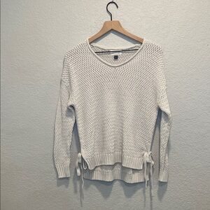 Universal Thread Cream V-Neck Tie Side Sweater Size XS